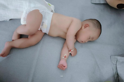 扶余宝宝先长上牙还是下牙